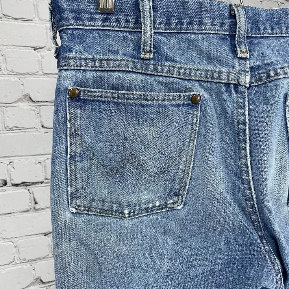 VTG Wrangler Blue Denim Ripped Distressed Straight Leg Jeans USA Size 32 (30x29)